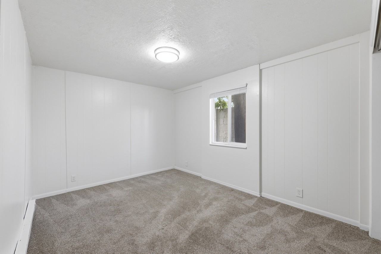 831 W Lennox St - Photo 7 of 14