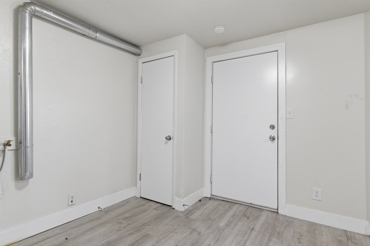 831 W Lennox St - Photo 7 of 14