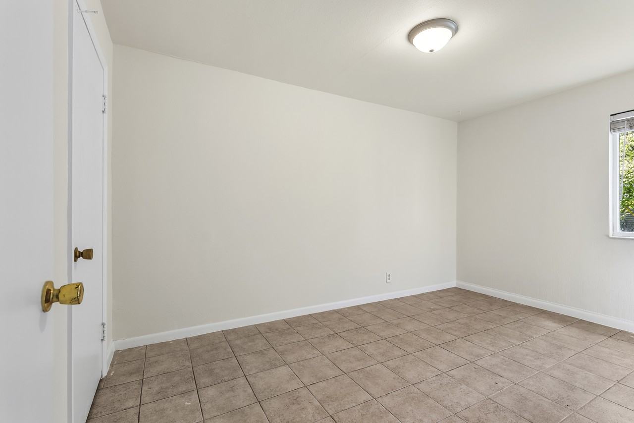 3365 S 900 East - Photo 5 of 26