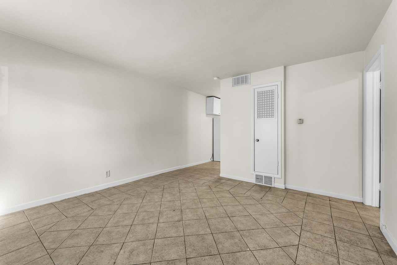 3365 S 900 East - Photo 6 of 26