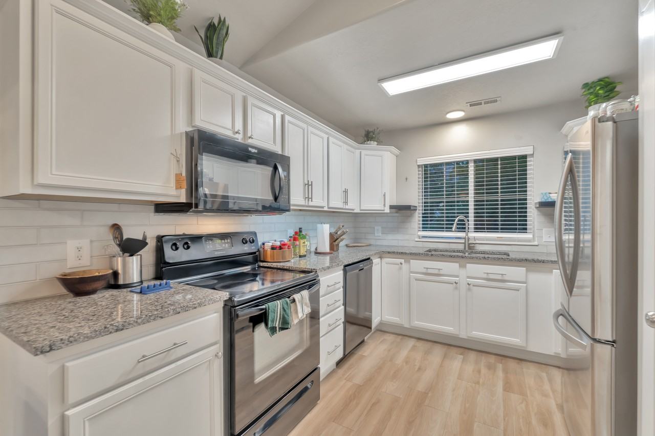 2855 Fowler Ave #1 - Photo 3 of 11