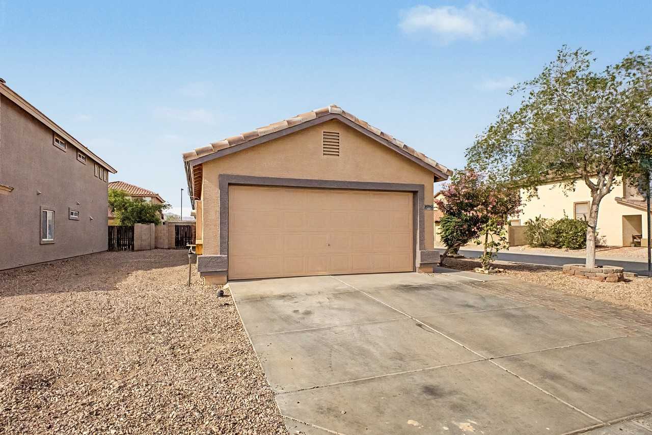 21990 W Solano Dr #1 - Photo 4 of 30