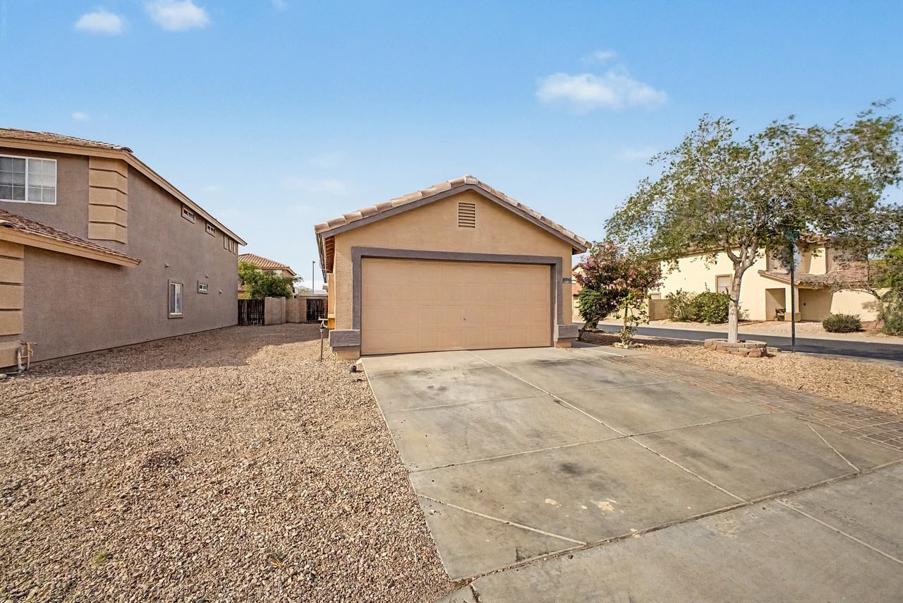 21990 W Solano Dr #1 - Photo 5 of 30