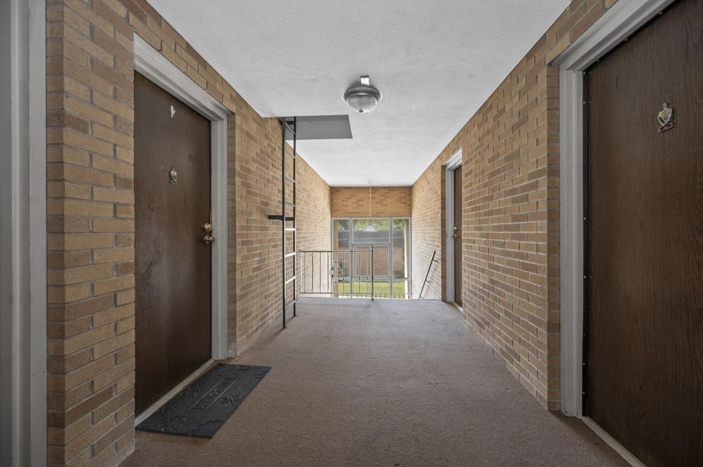3206 Mozart Ave - Photo 4 of 18