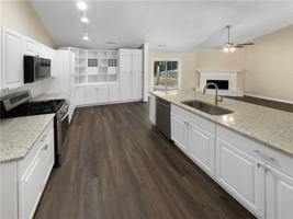 featured image of 40 Whitney Trce