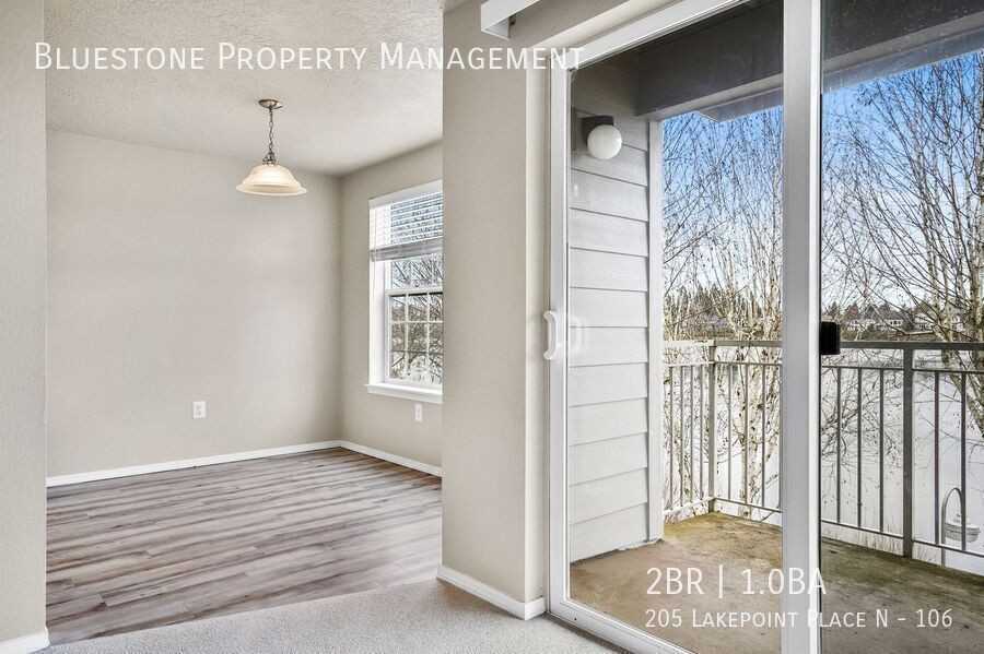 205 Lakepoint Pl N #106