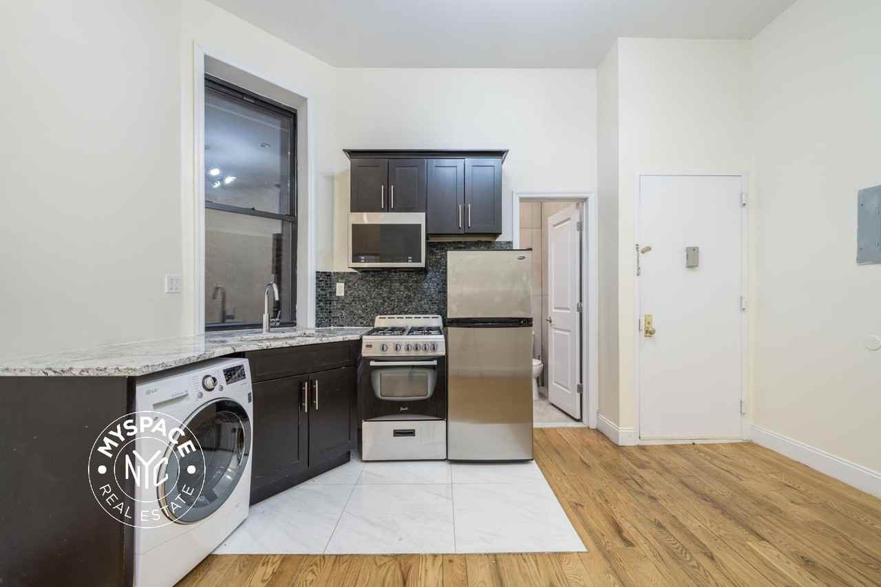 637 Saint Marks Ave #1c - Photo 2 of 8