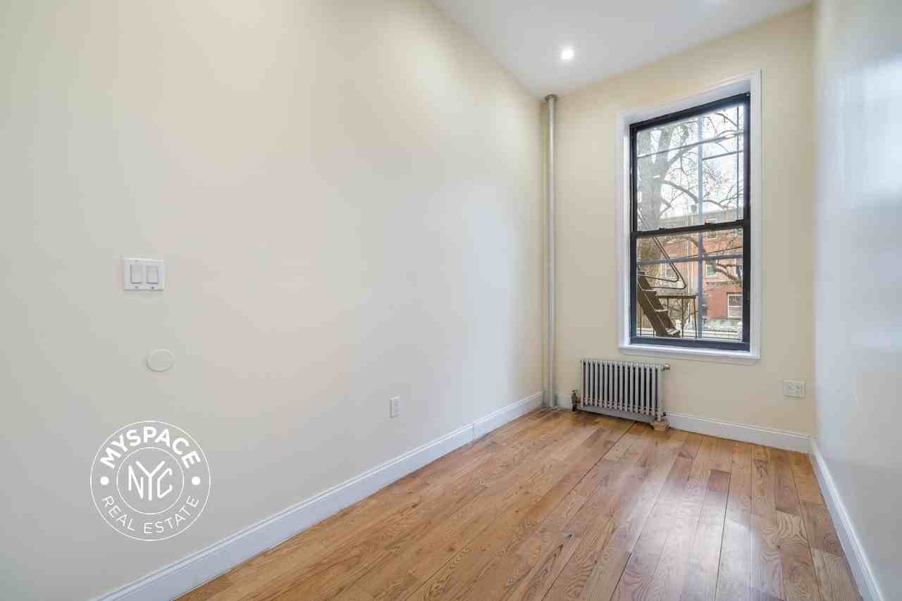 637 Saint Marks Ave #1c - Photo 6 of 8