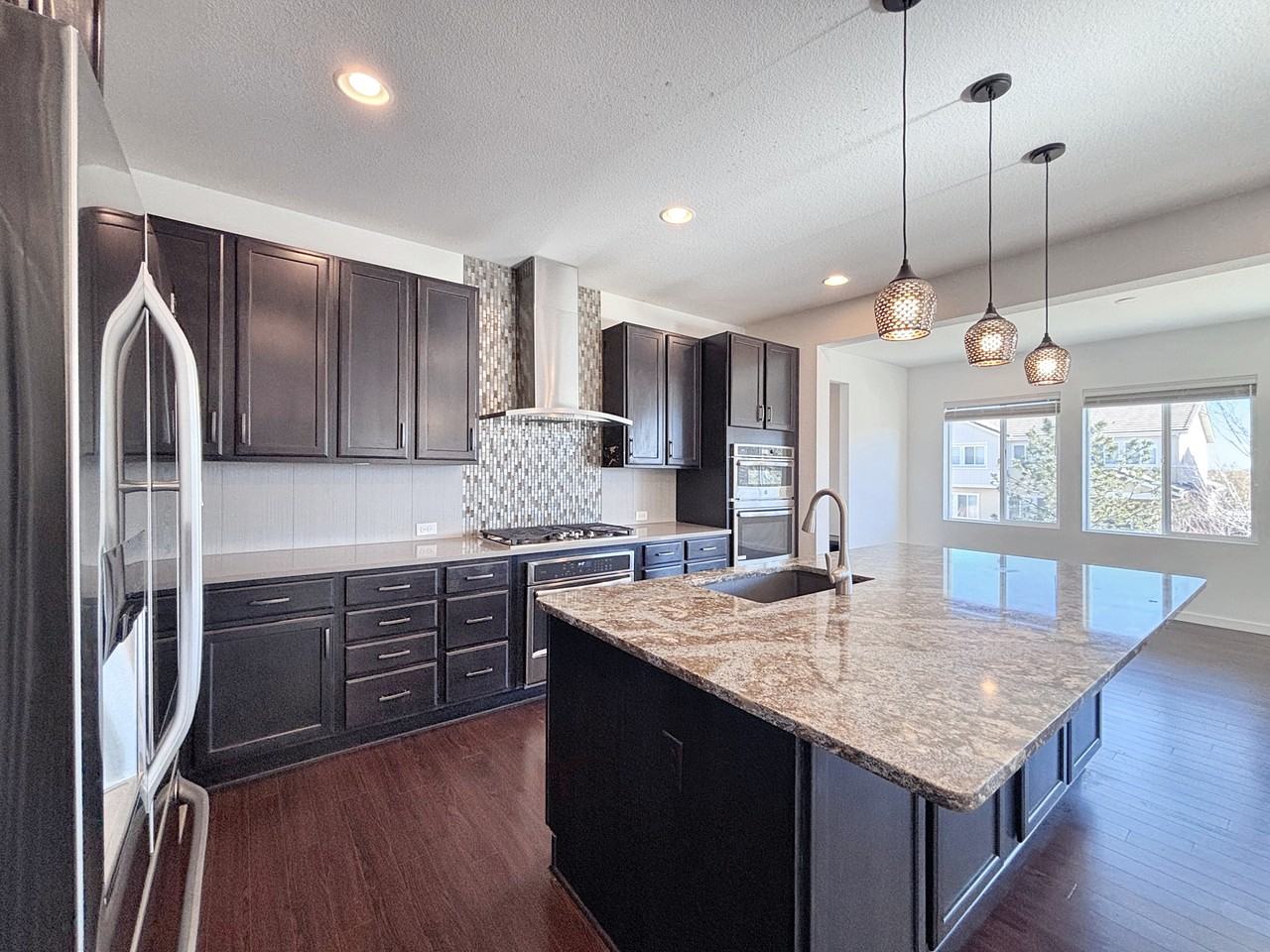 11096 Watermark St - Photo 3 of 29
