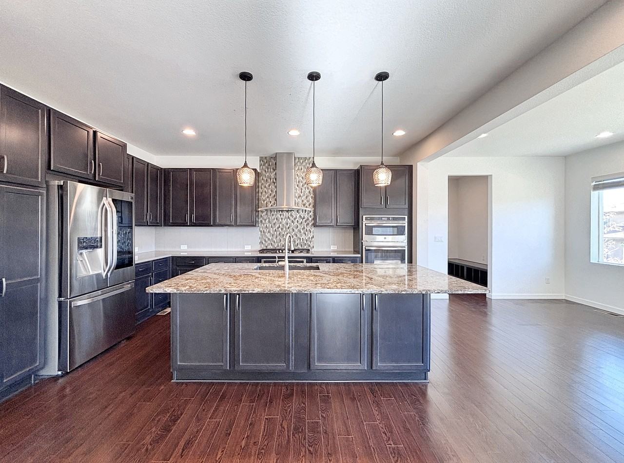 11096 Watermark St - Photo 4 of 29