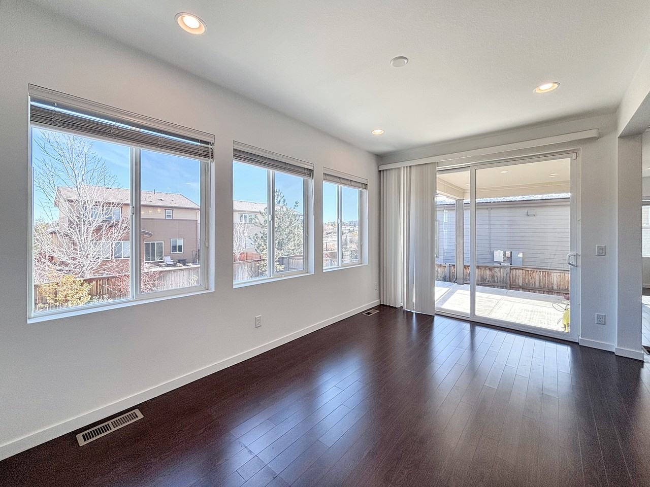 11096 Watermark St - Photo 6 of 29