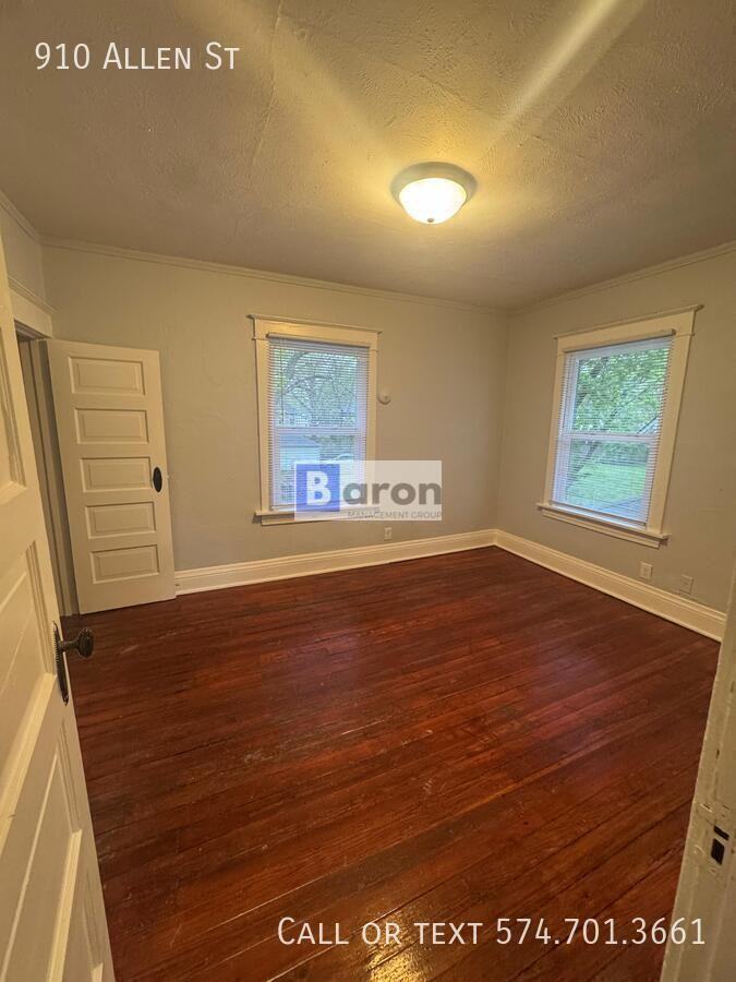 910 Allen St - Photo 7 of 10