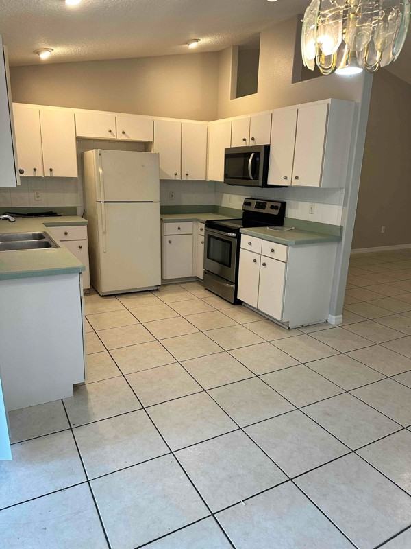 160 Fenimore Ln #A - Photo 5 of 14