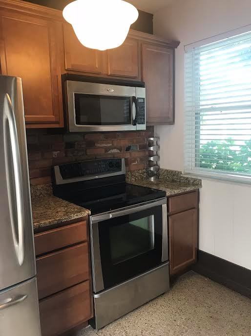 912 N Grandview Ave - Photo 3 of 11