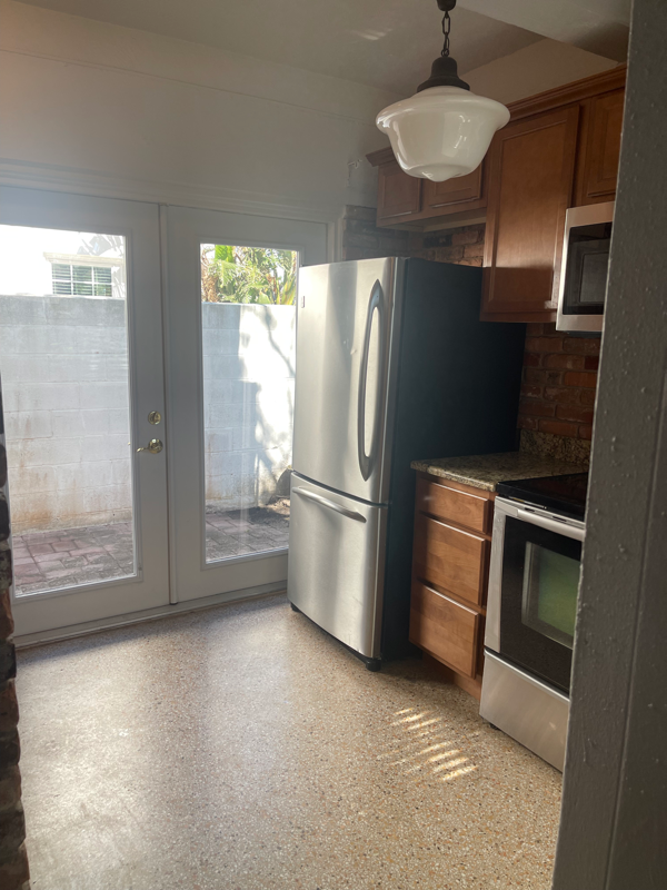 912 N Grandview Ave - Photo 5 of 11