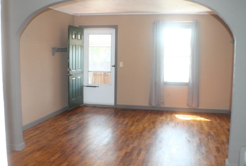 2444 E Lake Lansing Rd - Photo 6 of 26