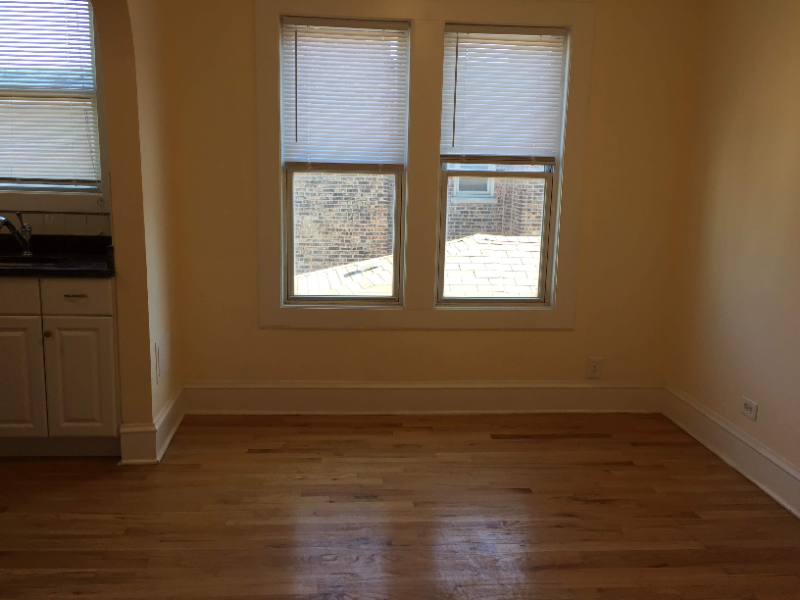 832 W 34th Pl #2 - Photo 5 of 15