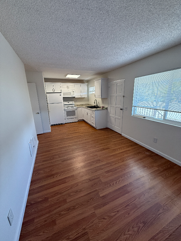 4566 Onondaga Ave #A - Photo 4 of 11