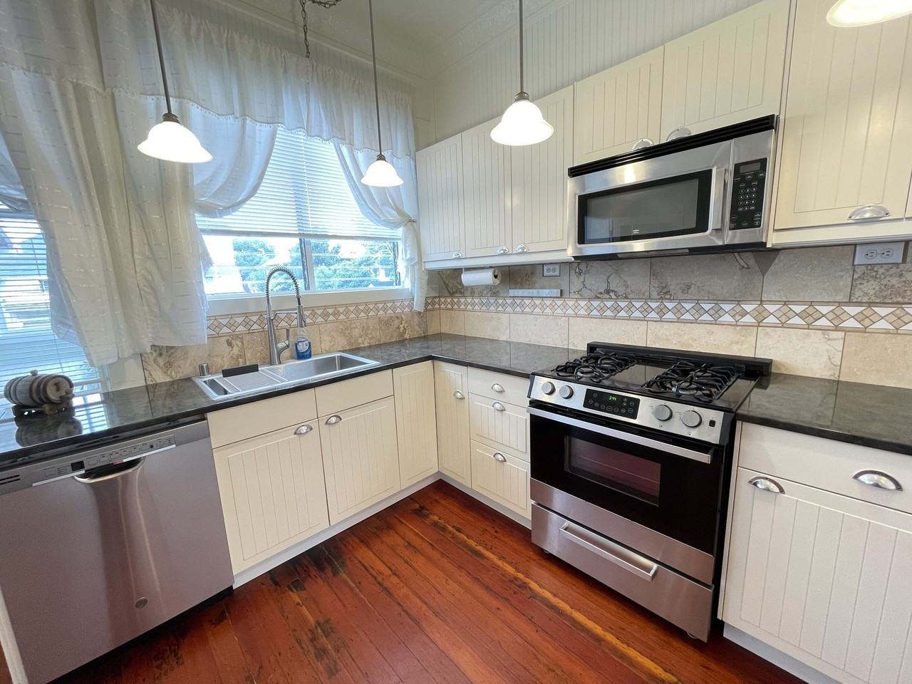 633 Taylor Ave #A - Photo 5 of 6