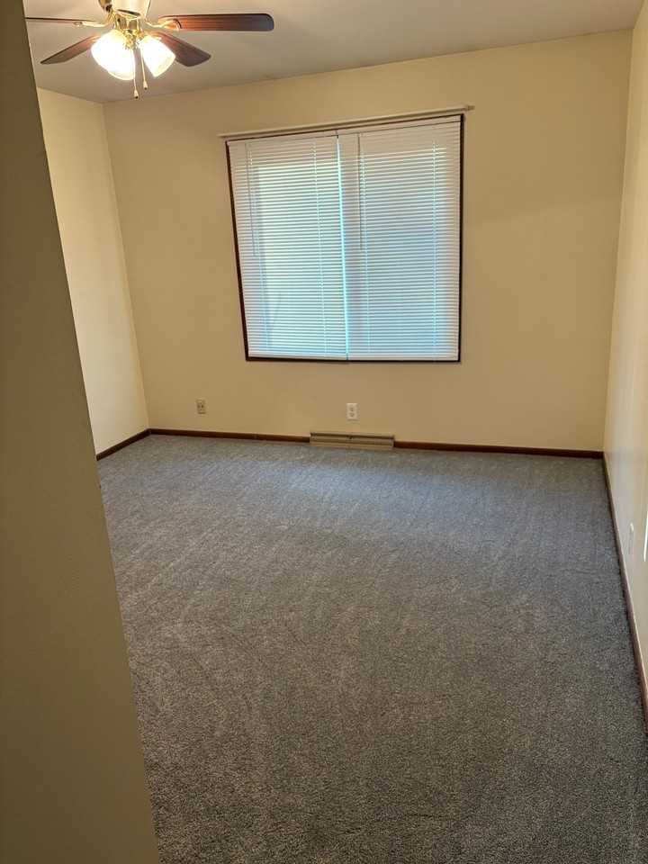 1002 Nassau Pkwy - Photo 6 of 15