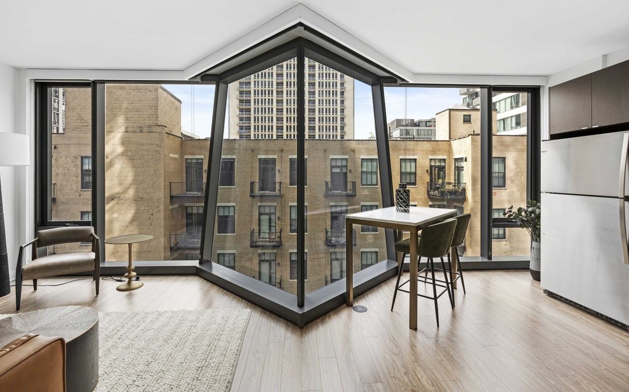 1399 S Michigan Ave - Photo 2 of 9