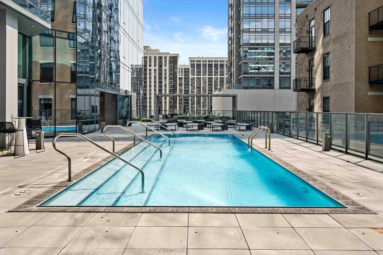 1399 S Michigan Ave - Photo 7 of 9