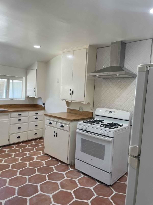 4445 4th St - Photo 5 of 15