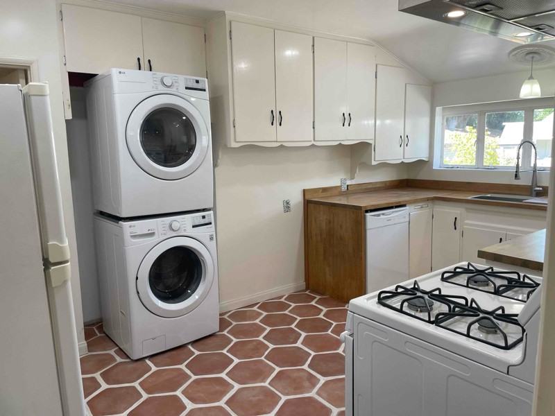 4445 4th St - Photo 6 of 15