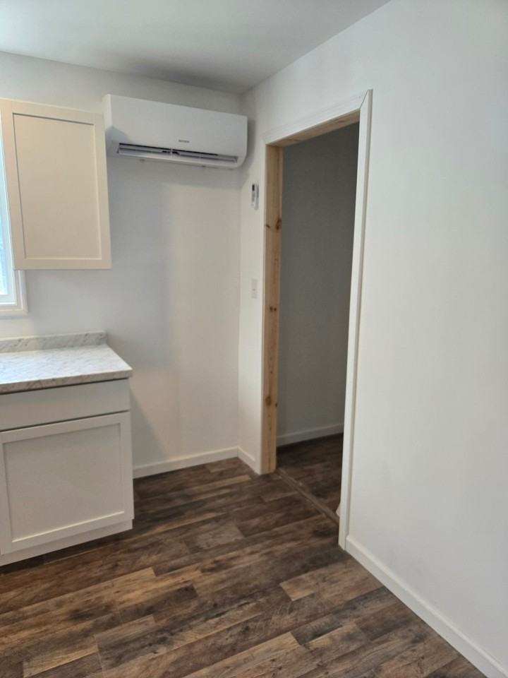 113 Lashmet Apartments #3 - Photo 6 of 18