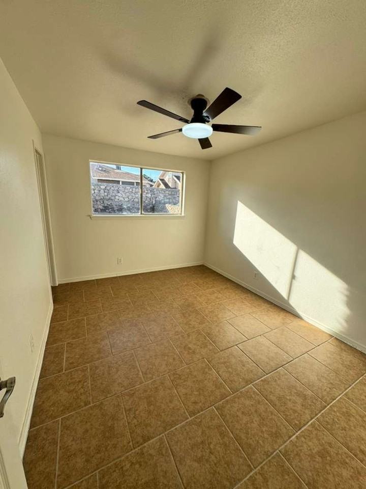 10141 Milan St - Photo 5 of 11