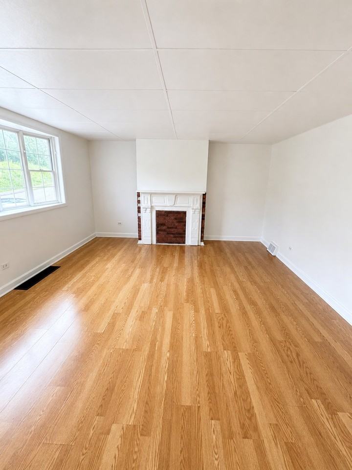 404 Curtin Ave - Photo 3 of 16