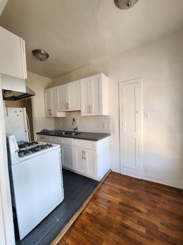 1845 N Gramercy Pl #308 - Photo 7 of 9