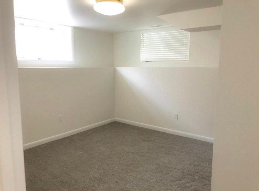 1556 E St #B - Photo 4 of 7