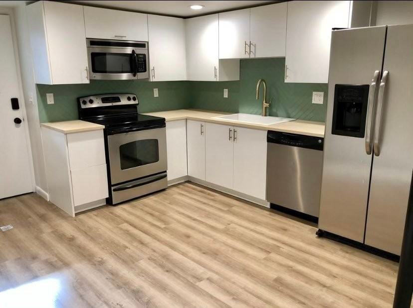 1556 E St #B - Photo 5 of 7