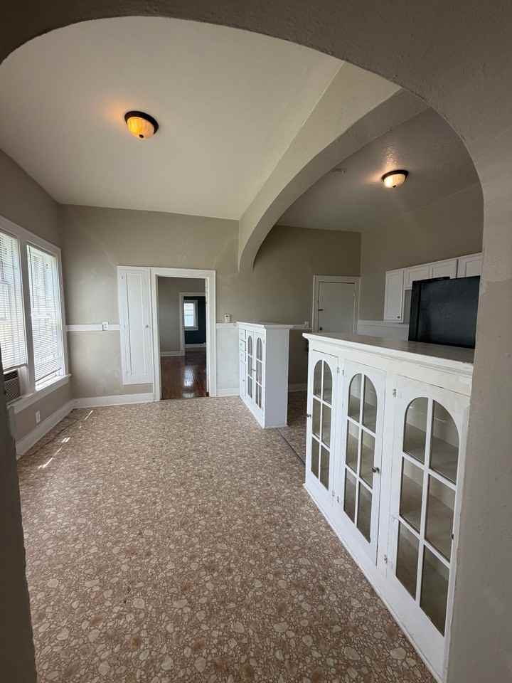 124 N Pearl Ave #1 - Photo 2 of 13