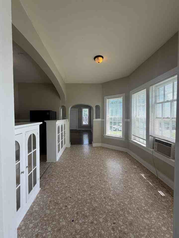 124 N Pearl Ave #1 - Photo 3 of 13