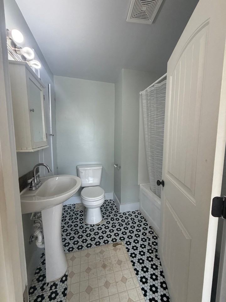 124 N Pearl Ave #1 - Photo 4 of 13