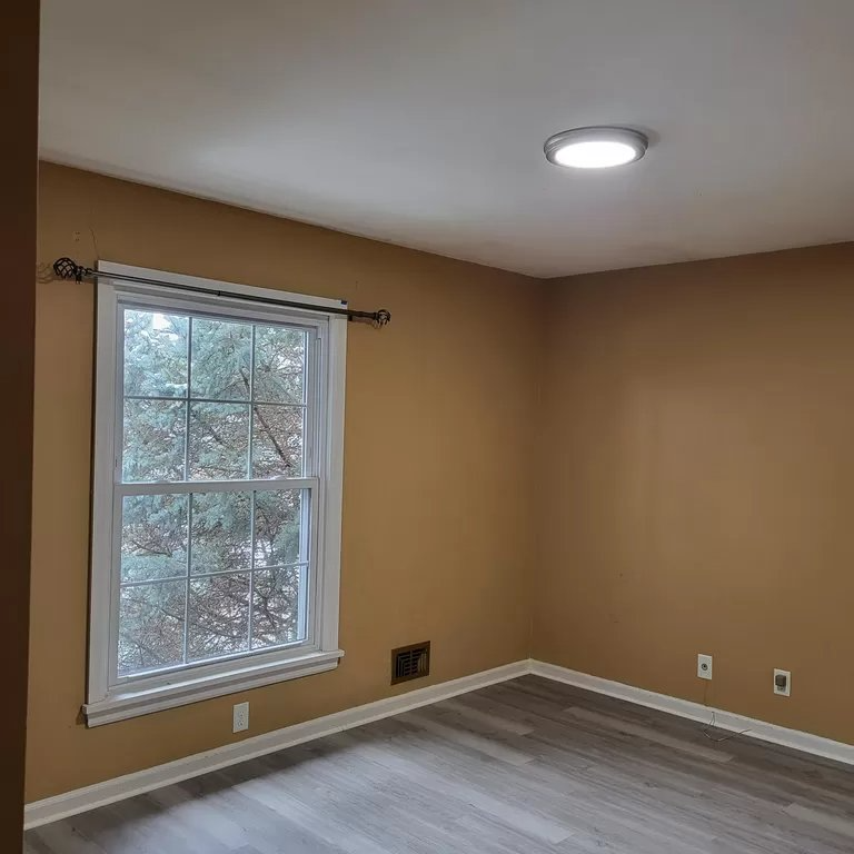 1944 Goldsmith Ln - Photo 2 of 9