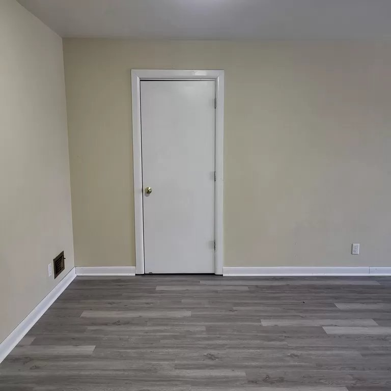 1944 Goldsmith Ln - Photo 3 of 9