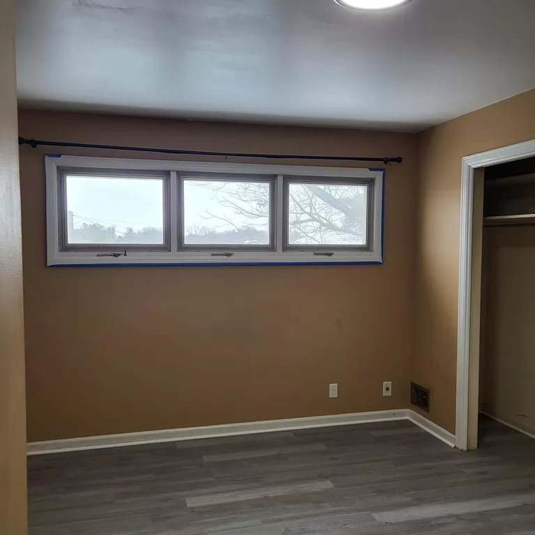 1944 Goldsmith Ln - Photo 4 of 9