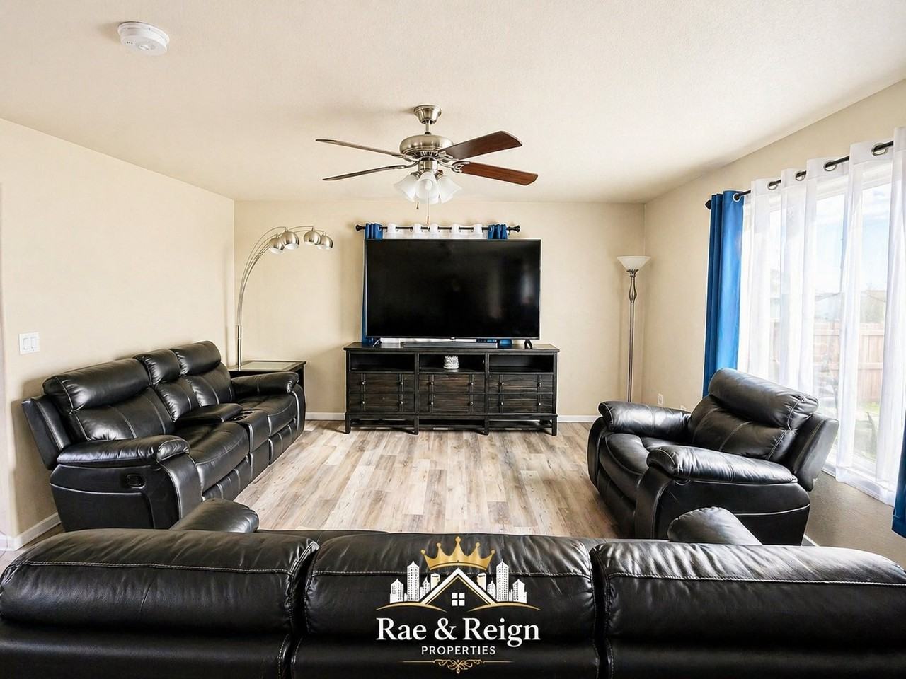 12029 Eagle Crest Ct - Photo 2 of 13