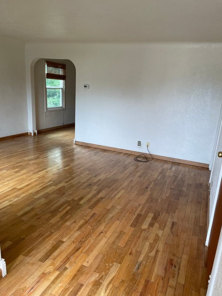 562 Kelly Blvd - Photo 2 of 20