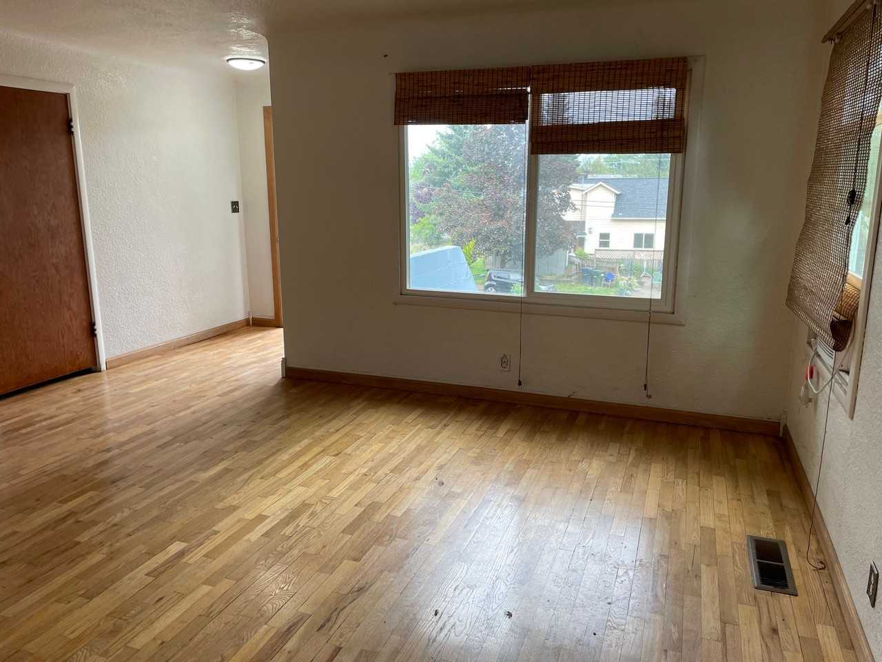 562 Kelly Blvd - Photo 3 of 20