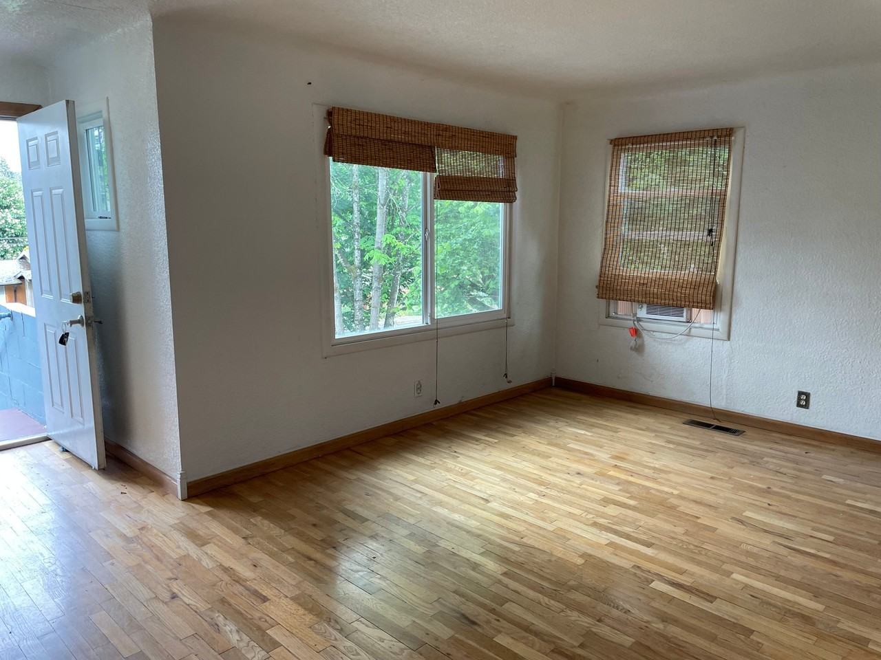562 Kelly Blvd - Photo 4 of 20