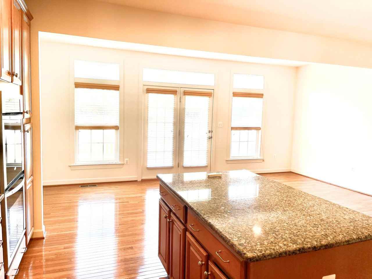 1560 Rutland Way - Photo 4 of 38