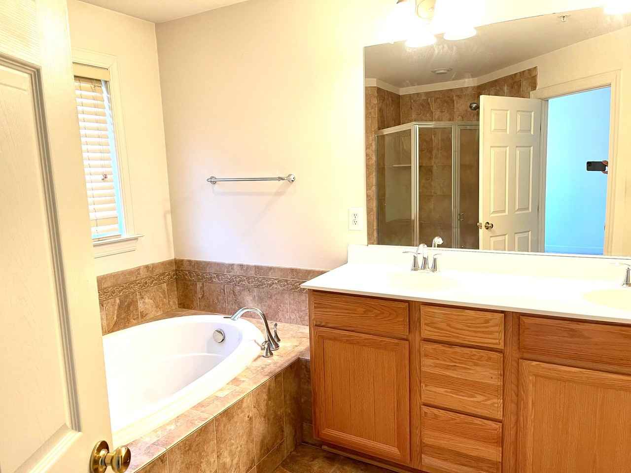 1560 Rutland Way - Photo 5 of 38