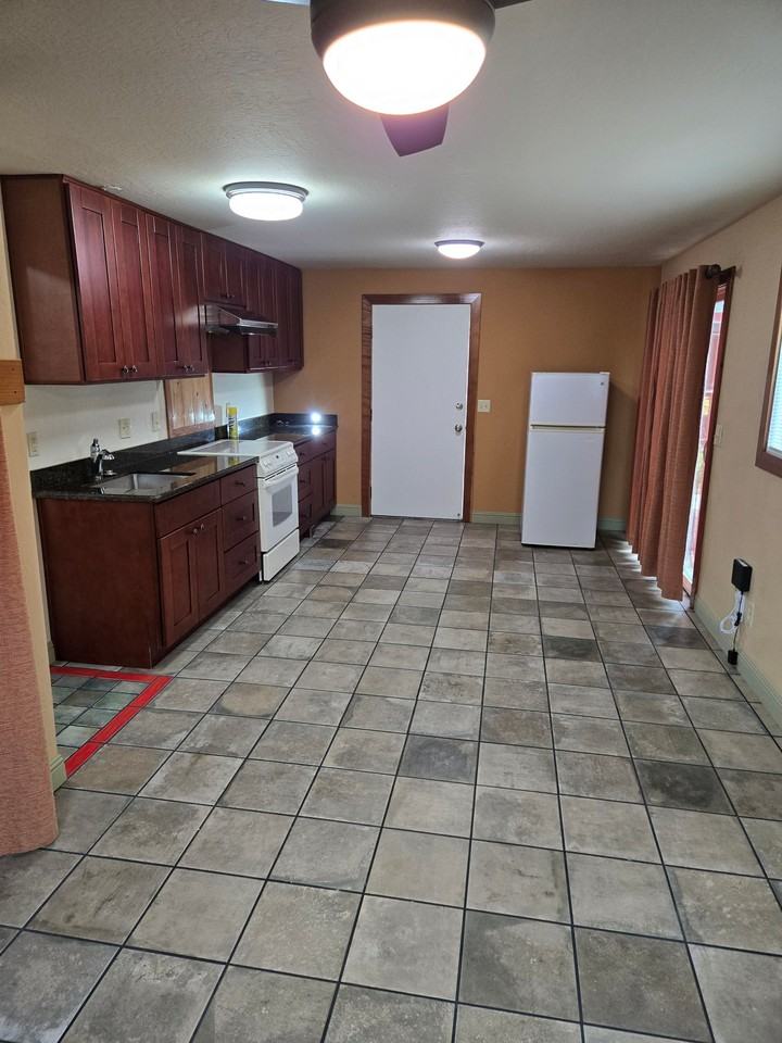 1206 Morgan St - Photo 5 of 7