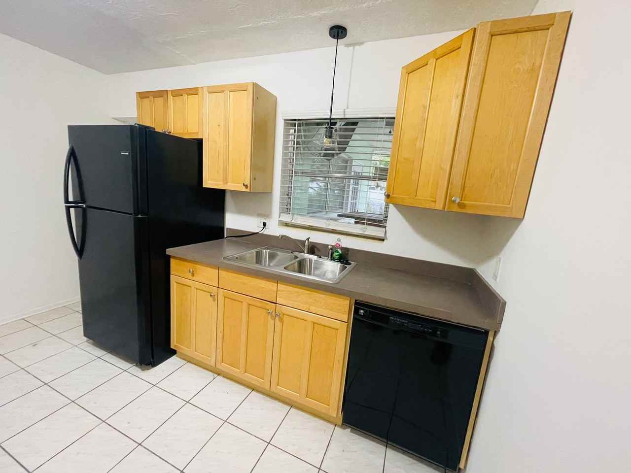 1440 Mandel Rd - Photo 3 of 11