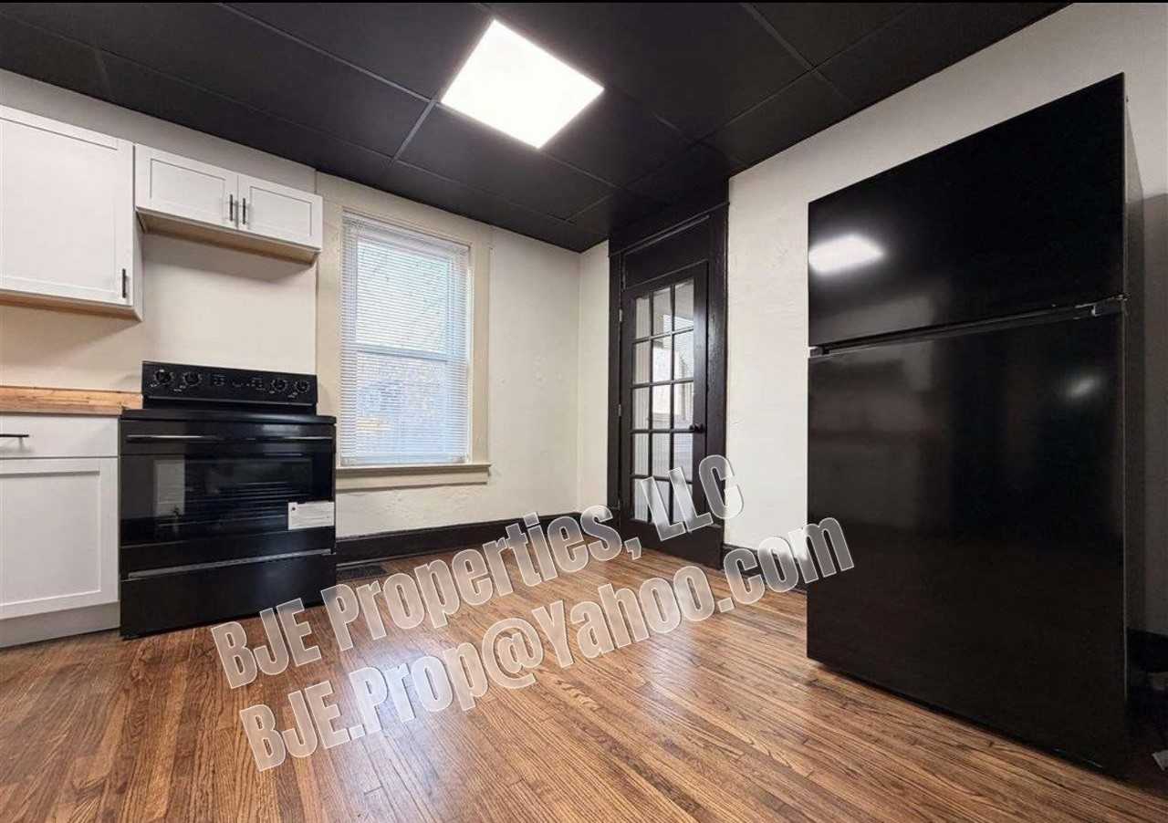 930 8th Ave - Photo 5 of 12