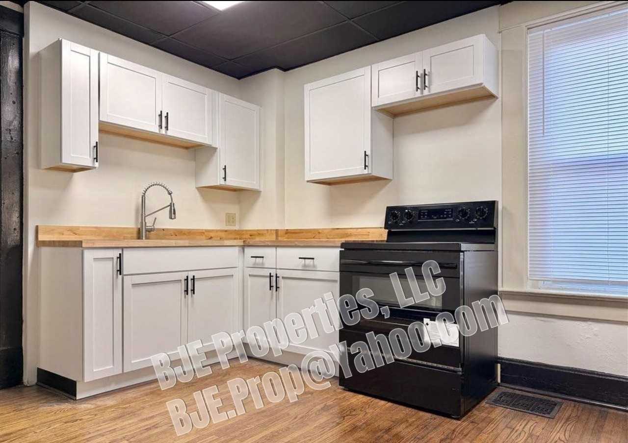 930 8th Ave - Photo 6 of 12